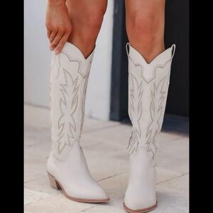 Women's Dulce Vita  Shiren Nubuck Cowboy Boots White/Sand NEW